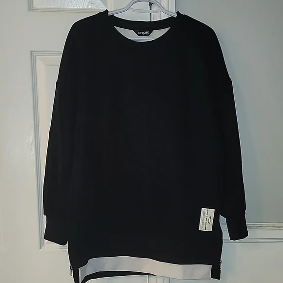 Elegant Black Bomber Jacket for Women - Picture 3 of 5